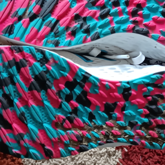 New Balance - Picture 2 of 4